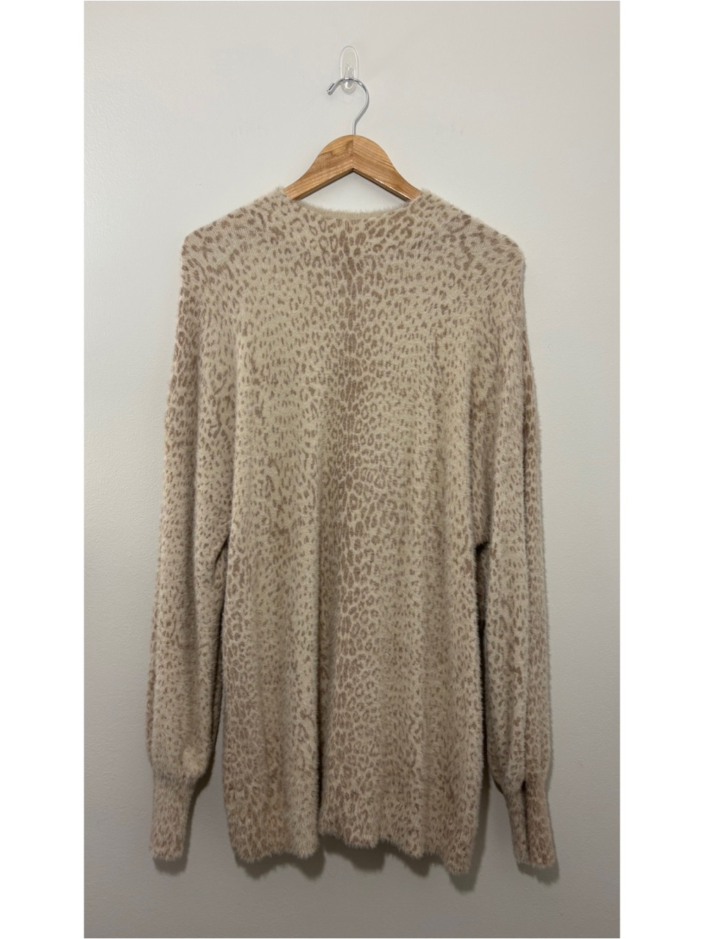 Chico’s cream leopard print fuzzy knit oversized crewneck sweater (3/XL)